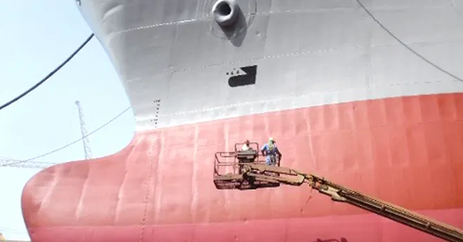 コンテナ船（8,900TEU）